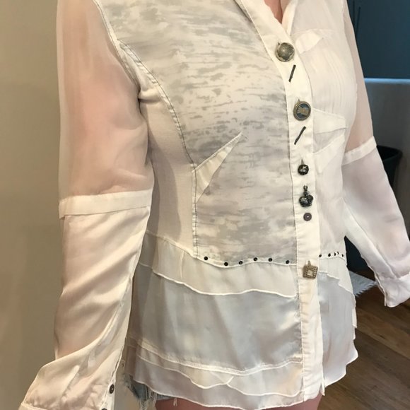 Bohemian Buttoned Blouse - Picture 2 of 7